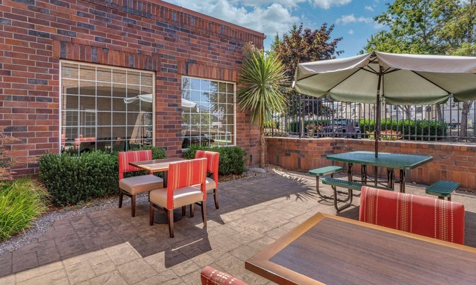 Albany Hotel | Comfort Suites Linn County