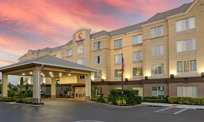 Florida Center Hotel | Comfort Suites Near Universal Orlando Resort