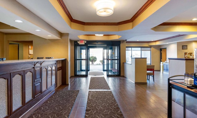 South Haven Hotel | Comfort Suites South Haven near I-96