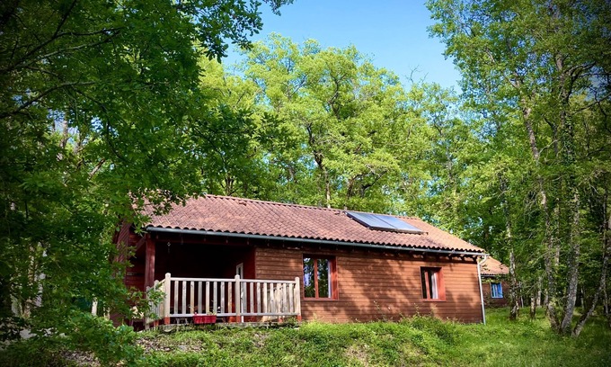 La Chapelle-Aubareil Ski Chalet | Comfortable 3-bedroom chalet (sleeps 6)