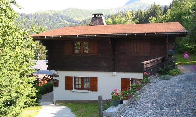 Saint-Gervais-les-Bains Ski Chalet | Comfortable chalet apartment with stunning views of Mt Blanc