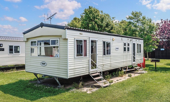 Bognor Regis House | Comfortable 12ft-wide caravan with one double and two twin.