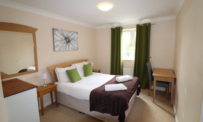Bracknell Apartment | Comfortable 2 Bedroom Apartment in Bracknell