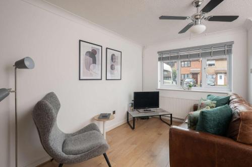 Taunton House | Comfortable 2 Bedroom Home with Parking in Taunton