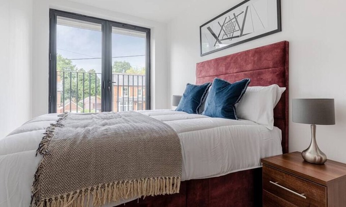 Windlesham Apartment | Comfortable 2BR Apartment w/ Free Parking