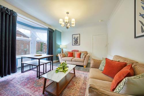 Shawlands Apartment | Comfortable 2BR Apartment with Free Parking