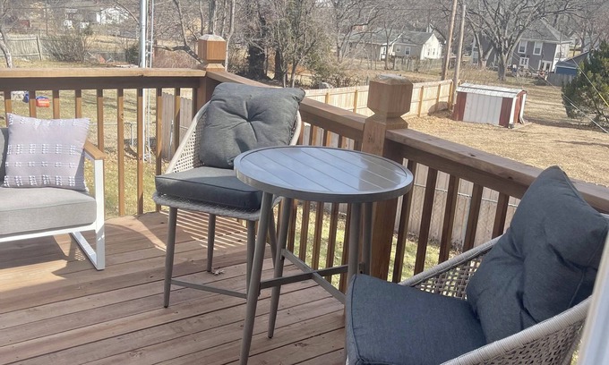 South Kansas City House | Comfortable 3 Bedroom near Martin City