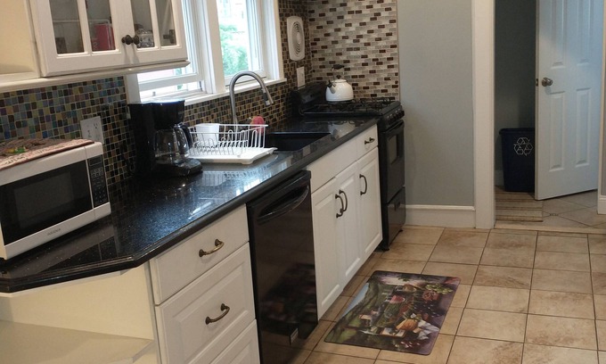 Clifton House | Comfortable 3 Bedroom 2 Bath House Near New York New Summer Dates Available