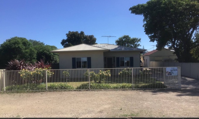 Yorke Peninsula House | Comfortable 3 bedroom holiday home 1 street from the beach