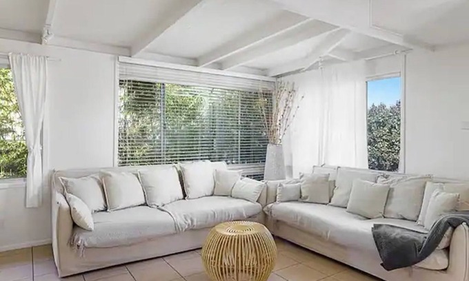 Sunshine Coast House | Comfortable 5 bed Boho Beachhouse -200m beach/lake
