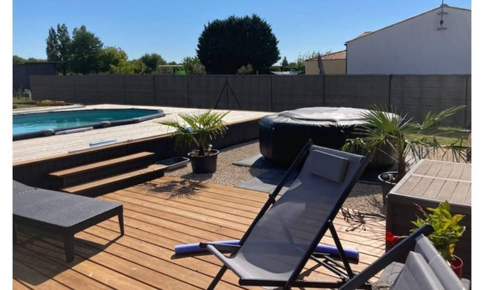 Meursac Apartment | Comfortable accommodation for 6 people
