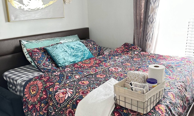 Columbus House | Comfortable and serene king bedroom.