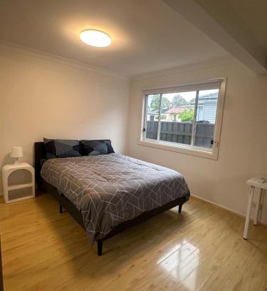 South Wentworthville House | Comfortable and Spacious Queen Room - SW2