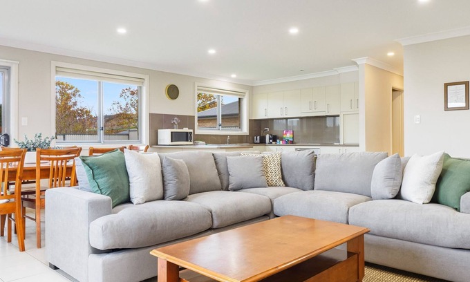 Berridale House | Comfortable and spacious 4 Bedroom, 3 Bathroom open plan home in Berridale