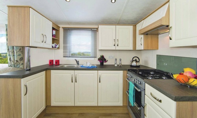 Hexham House | Comfortable and spacious 12ft-wide caravan with one double and one twin.