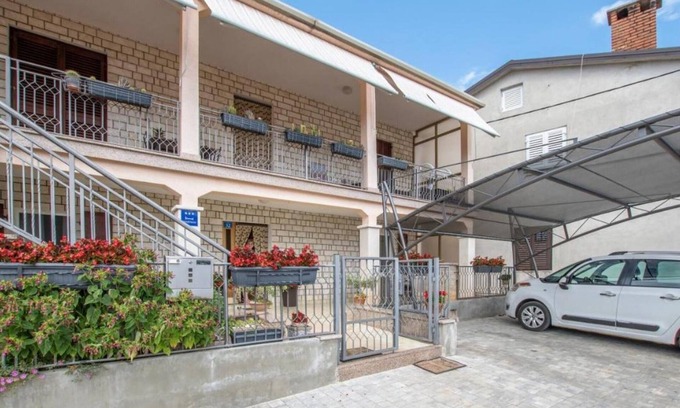 Murine Apartment | Comfortable apartment in Umag with parking space