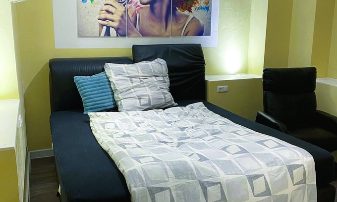 Regensburger Straße Apartment | Comfortable apartment in a fantastic location with parking space
