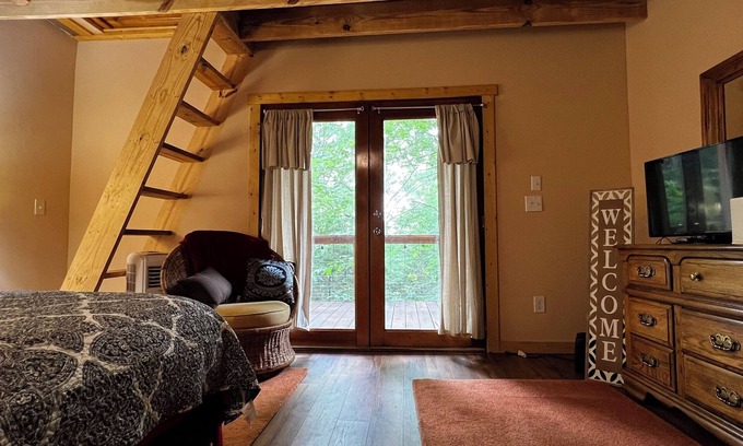 Mill Spring Cabin | Comfortable cabin in the mountains of North Carolina, located near TIEC.