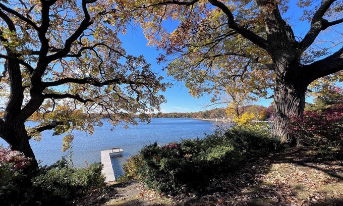 Bohners Lake Cabin | Comfortable Cabin ON Lake and 20 minutes to Ski Hill and Walk to Beach!