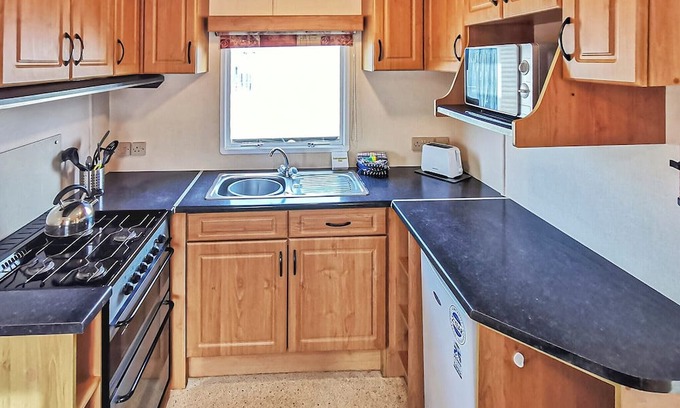 Llanllwchaiarn House | Comfortable caravan with one double and two twin.