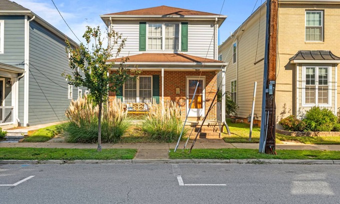 Fredericksburg House | Comfortable & Centrally Located Downtown