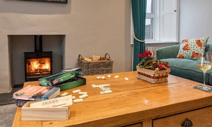 Kelso Apartment | Comfortable character Kelso town centre apartment, Scottish Borders