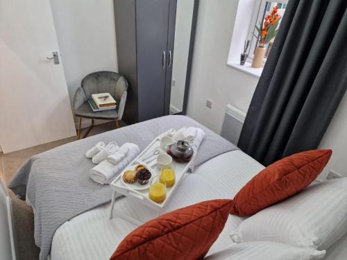 Watford Apartment | Comfortable City Haven flat