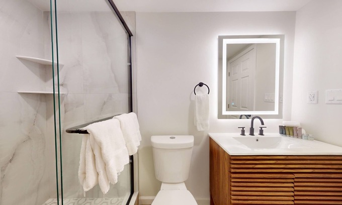 Lower Township Hotel | Comfortable Coastal Retreat with Two Queen Beds - Suite Room
