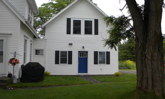 Thomaston House | Comfortable, Convenient Apartment/House