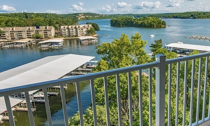 Osage Beach Hotel | Comfortable Countryside Stay! Pool, Free Parking, Near Main Street Music Hall