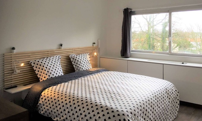 Gradignan Apartment | Comfortable designer apartment (Free Parking) 10 minutes from Bordeaux