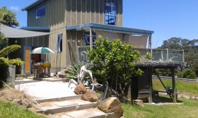 Great Barrier Island House | Comfortable family friendly bach, 4 minutes walk to the BEACH