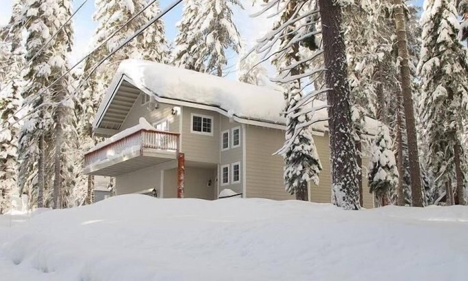Tahoma Ski Chalet | Comfortable Family Home, Walk to Lake, Beach and Pier