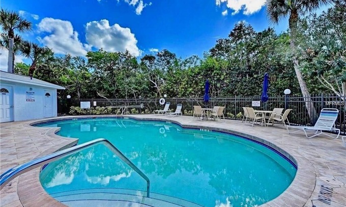 Whitney Beach Condo | Comfortable family-friendly condo close to everything on Anna Maria.