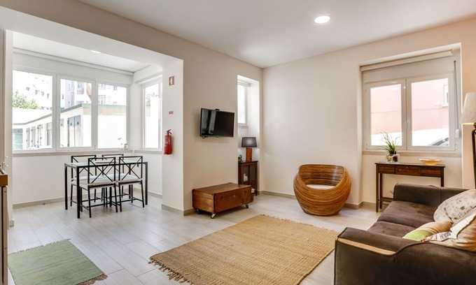 Sao Joao de Deus Apartment | Comfortable flat in city center