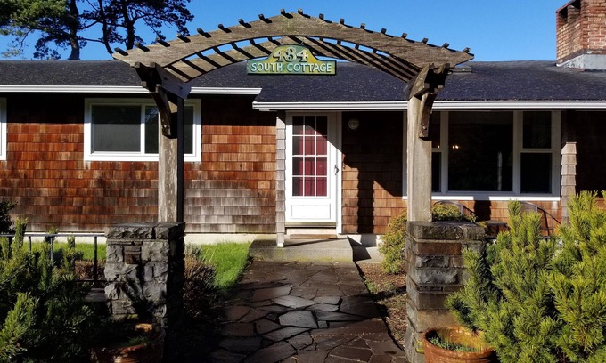 Gearhart House | Comfortable Gearhart Retreat - Family Friendly, Super location, Newly remodeled