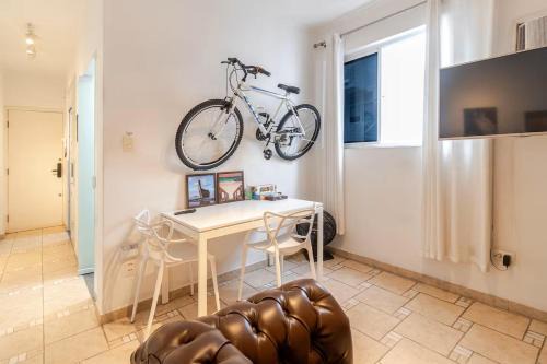 Santos Apartment | Comfortable Gonzaga Apartament - Em 1 minuto a pé tá na PRAIA Gonzaga em Santos e no Shopping Balneário, 2 ar-condicionados, portaria 24 horas, elevador, 1 vaga carro Gratís, wi-fi Grátis, enxoval Gratuito, PRAIA Santos Gonzaga, Bicicleta disponí
