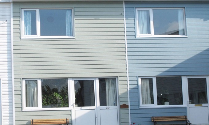Pembroke Ski Chalet | Comfortable Holiday Home Close to the Beach