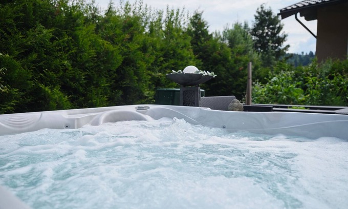 Goldegg House | Comfortable Holiday Home in Goldegg - Weng with Whirlpool