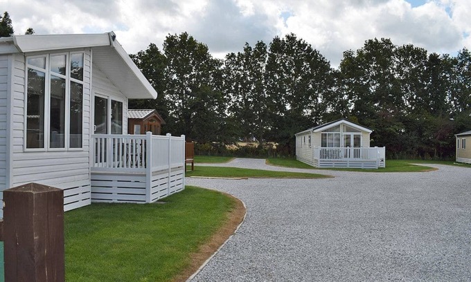 Arnold House | Comfortable holiday home with master double and twin bedrooms.