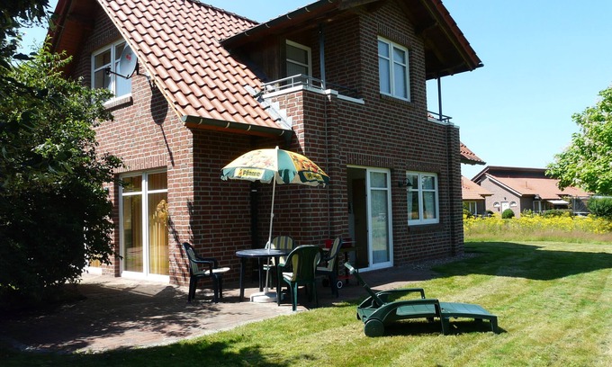 Haren House | Comfortable holiday home in Golfpark Düneburg; Near Castle Dankern; *renovated!*