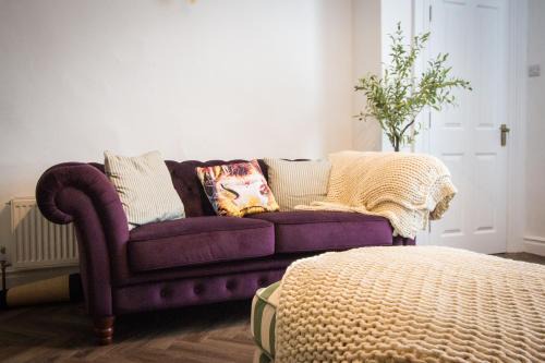 Brockholes House | Comfortable Holmfirth Home Near Trails and Town Sleeps 5