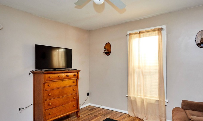 Ellwood City House | Comfortable home in Ellwood City PA
