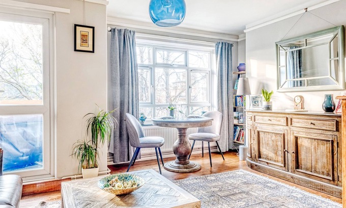 East Putney Apartment | Comfortable Home in Wandsworth by UnderTheDoormat