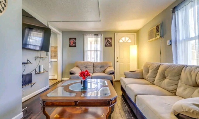 East Hartford House | comfortable home away from homenn