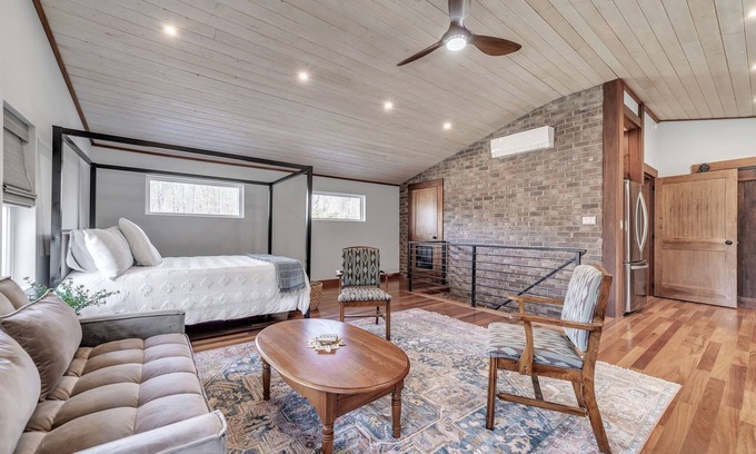 Hendersonville Other | Comfortable home near wineries and hiking by Sunscape Property Management