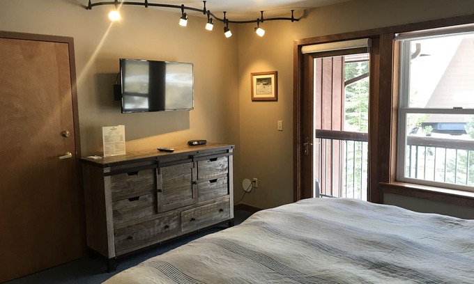 Whitefish Hotel | Comfortable Hotel Room with Amenities