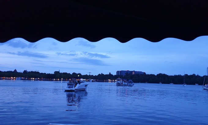 Haselhorst Boat Rental | Comfortable houseboat in Berlin and Brandenburg! Without a license !