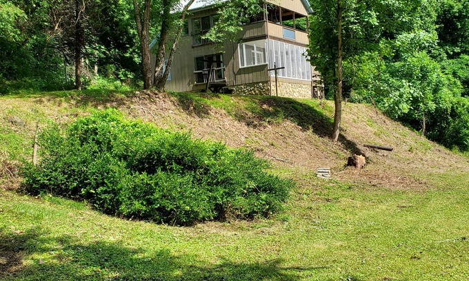 Syria House | Comfortable House Close To White Oak Canyon & Old Rag Trails