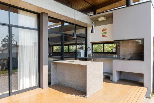 Centro House | Comfortable house near Praia do Rosa EGI001